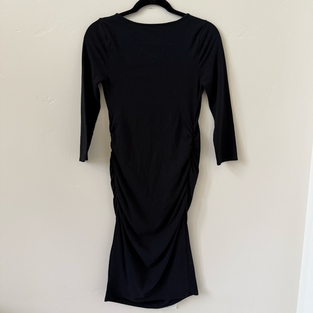 Bundle of Maternity Body Contour Dresses, Floral + Solid, Old Navy + Isabel - Picture 13 of 15